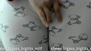 milf in pajamas fingers big ass pussy 😍🔥