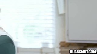 Αμερικανός υδραυλικός μαθαίνει μουσουλμάνα παρθένα να γαμιέται τέλεια