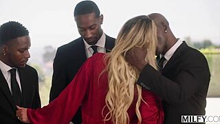 Jessica the curvy housemaid gets her wet pussy creampied hard by boss 😘💦