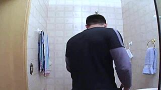 ninfeta sao guloso cumshot facial na boca da amiga latina safada