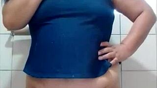 Pau Sexi1 milf latina fingers pussy wildly with her favorite toy!