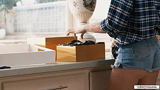 ARIEL DEMURE'S BUSTY LATIN SHEMALE PUSSY LICKING 69 MAGIC!