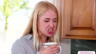 stepmom facesits blonde teen to teach her pussy licking lesson 😈👅💦