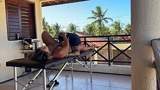 Loira safada lets tattoo guy suck her then takes dp from him and friend full video