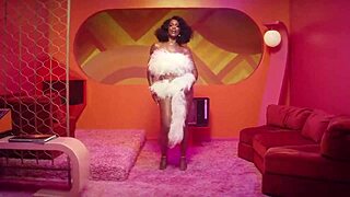 Beautiful chicamusica shines with cute vibes 🎶😍