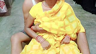 desi bhabhi spreads pussy wide for devar's hungry tongue licking