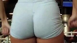 gym babe shakes her big booty while working out