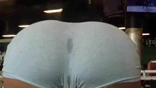 gym babe shakes her big booty while working out