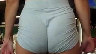 gym babe shakes her big booty while working out