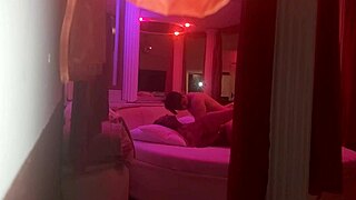 levei a coroa tesuda pra ver minha pingola dura e buceta dela pirou com minhas bolas enormes