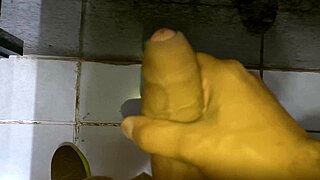 CORNO PAUZUDO Strokes Massive Load Close Up!