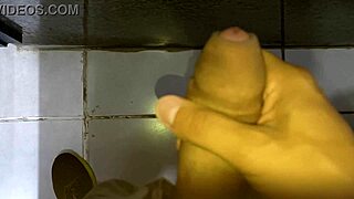 CORNO PAUZUDO Strokes Massive Load Close Up!