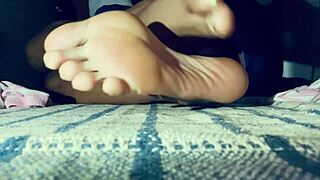 Petite Latina shows off her sexy toes and amateur ass play
