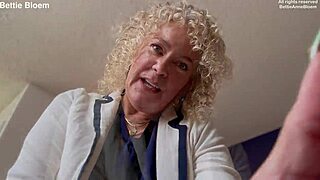 stepmommy spreads curvy pussy with dildo for disabled boy closeup