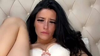 wanna see this horny american student squirt on cam?