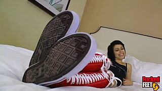 oh man petite bailey paige's sweaty feet footjob on phillyjhon feels amazin' n sloppy!! 😩👣💦