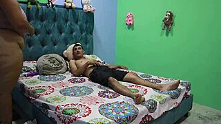 Chcesz zobaczyć jak gruba latynoska mama bierze potworny kutas doggystyle i dostaje cum na twarz?