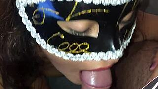 Moglie brasiliana naughty mostra la figa al parco per cuckold con estraneo arrapato