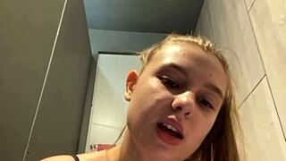 Crazy teen BBW squirts hard while fucking in public gym 💦🏋️‍♀️😜