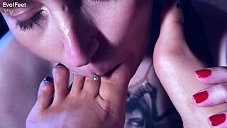 No one can resist the sexy feet of rotten venus