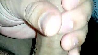 Tocándome un ratito con placer intenso