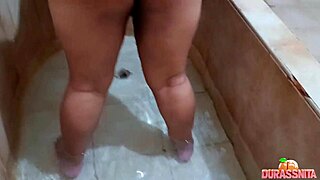 jovencita culona se deja follar en jacuzzi para pagar universidad