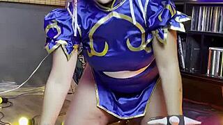 Chubby cosplay babe shows thick curves backstage