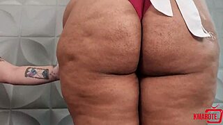 Mostrando como se trata uma mulher mandona com minha bonequinha fetichista