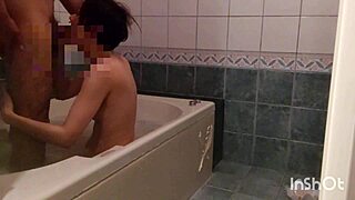 スレンダー彼女と連続中出し
