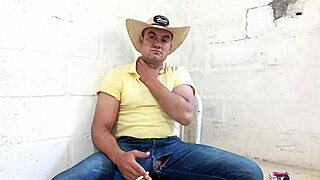 yuri gaucho - agroboy super dotado esguichando porra da pica grossa - urso brasileiro gozando forte