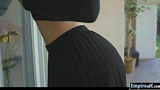 sexy babe gets pussy fucked and squirts