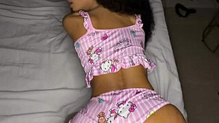 joguei todo o meu leite dentro da bucetinha da minha vizinha novinha
