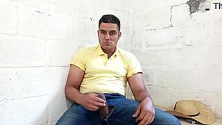 yuri gaucho - agroboy super dotado esguichando porra da pica grossa - urso brasileiro gozando forte