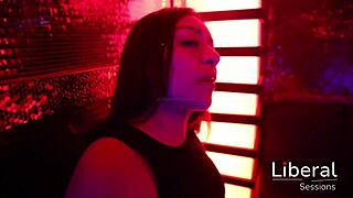 actriz porno es follada en un bar swinger