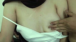 masturbasi di taman emang nikmat cewek hijab