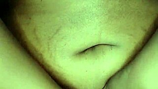 BBW мама се мастурбира докато съпругът е навън