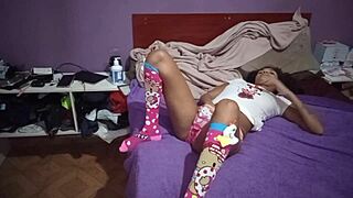 brincando com o cuzinho da minha enteada