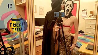 scream at halloween gets sucked by his sexy girlfriend