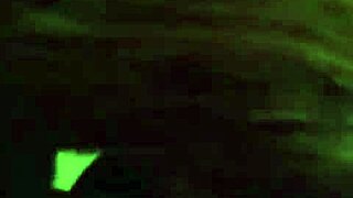 Ruiva casada fode ao vivo com dois estranhos no gloryhole