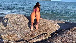 Гореща мащеха иска видео с бикини и масло