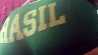 gostosa brasileira shows her sex toys and twerks wildly