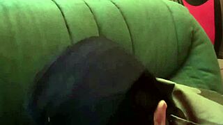 2025 12 23 chienne marie pompe un militaire en public