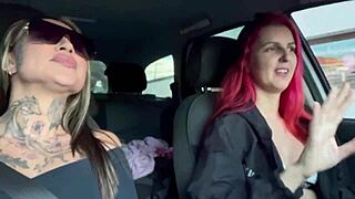 surtada na carona com a pernocas big natural tits