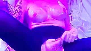 Oiled tranny anal with feet up