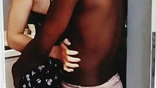 i'm putting my girlfriends to suck my cock, they love it