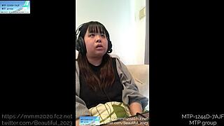 Hey, wanna see rookie Sakura Asakura's selfie chaku-ero video?