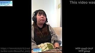 Hey, wanna see rookie Sakura Asakura's selfie chaku-ero video?