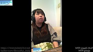 Hey, wanna see rookie Sakura Asakura's selfie chaku-ero video?