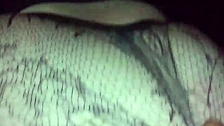 התזה מטורפת בדוגי סטייל כפופה מאחור