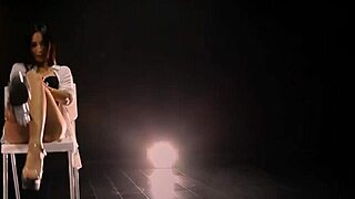 Beautiful Xiao Xiao's creative dance performance